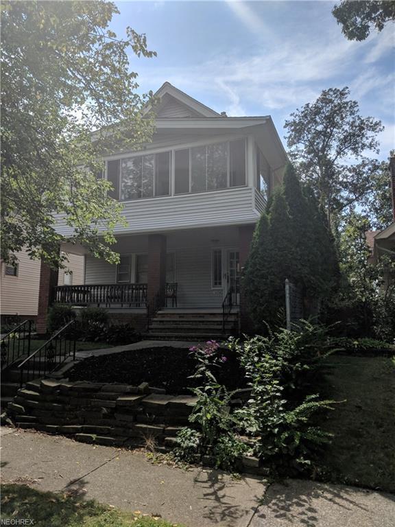 1656 Victoria Ave - Photo 1