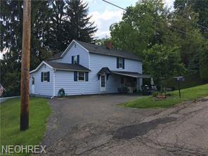 401 Maple St - Photo 1