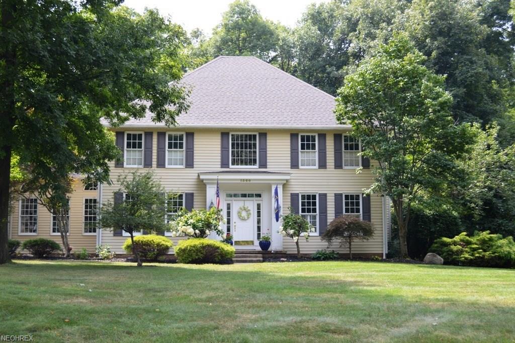 1360 Hunting Hollow Dr - Photo 1