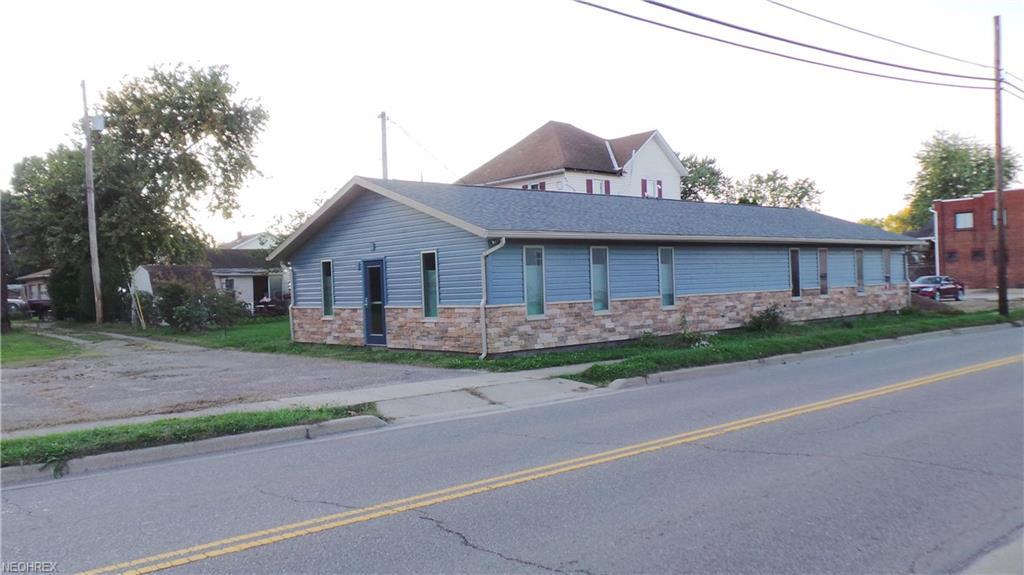 1008 Woodlawn Ave - Photo 1