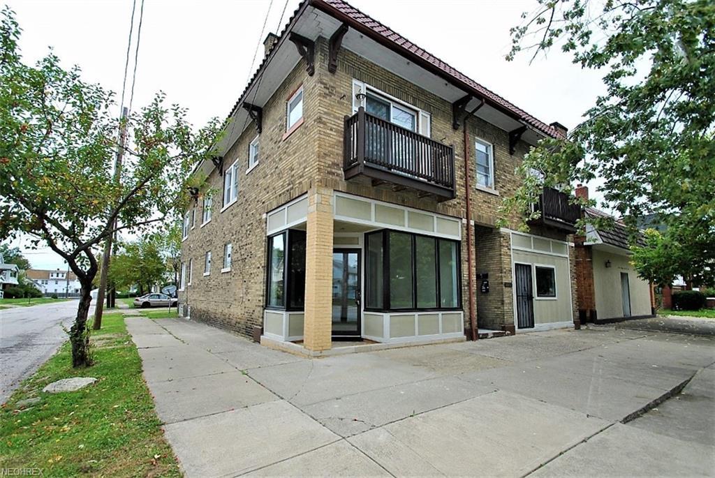 17201 Grovewood Ave - Photo 1
