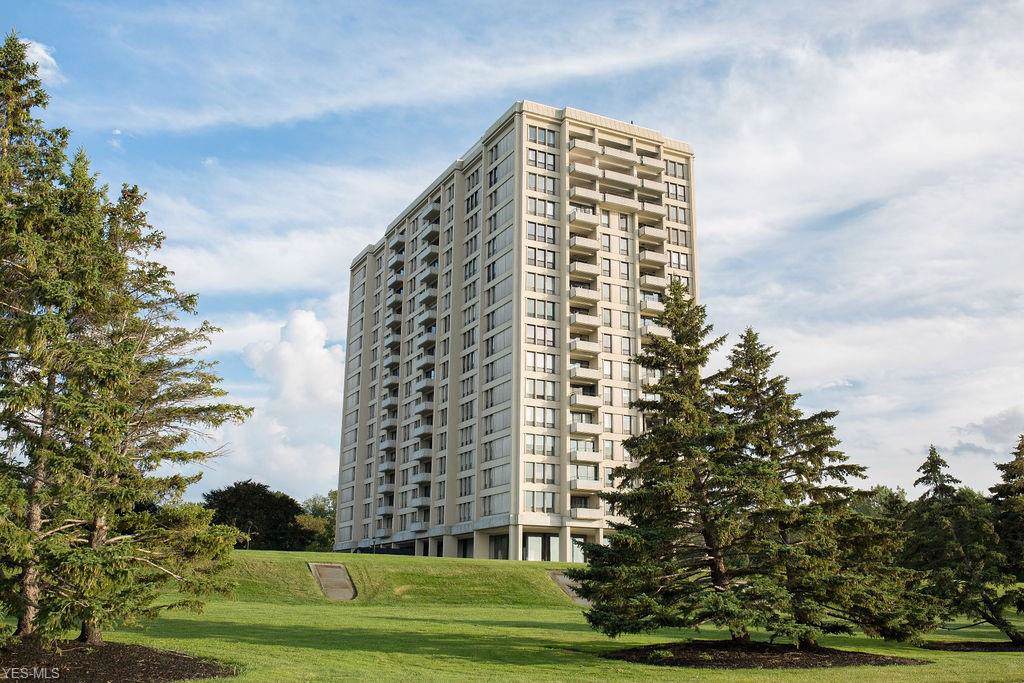 2 Bratenahl Place - Photo 1