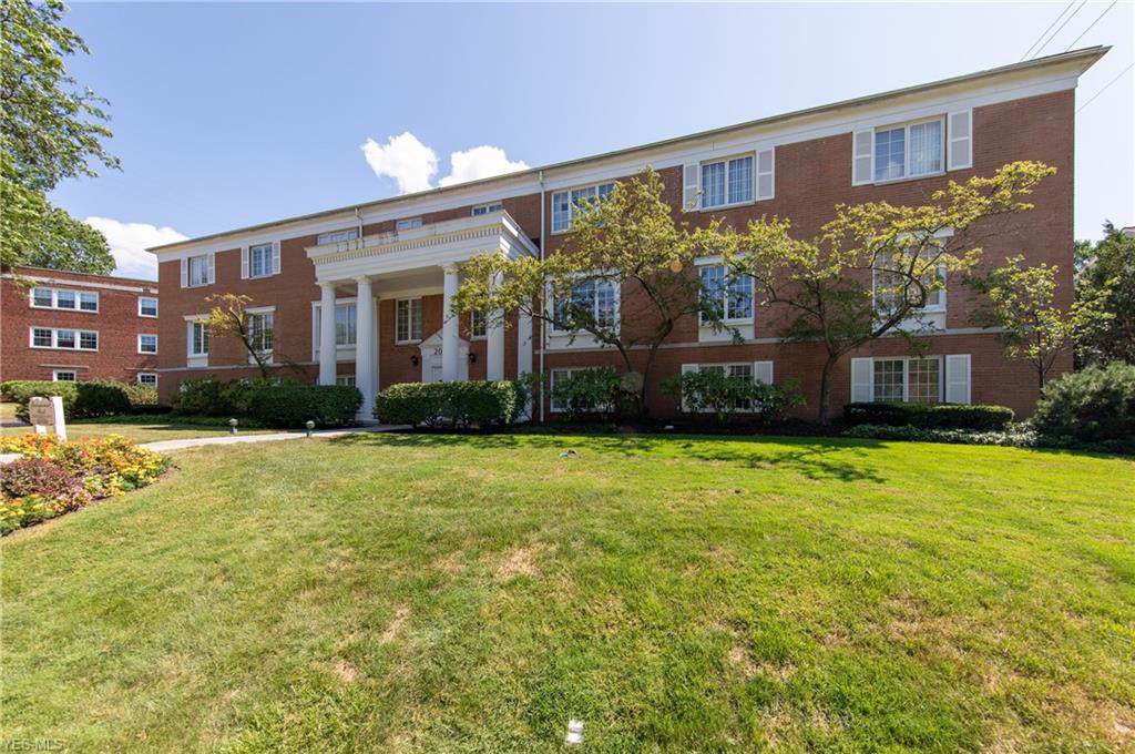 20100 Fairmount Boulevard - Photo 1