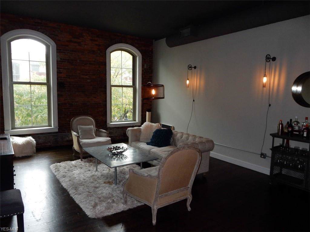 408 St. Clair Avenue - Photo 1