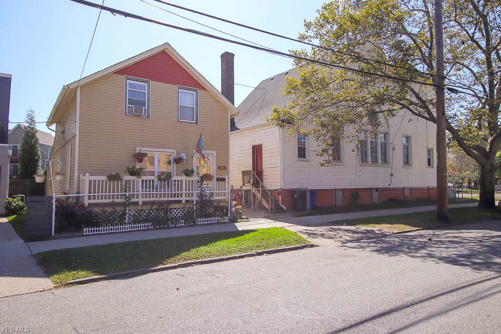 913 College Avenue - Photo 1