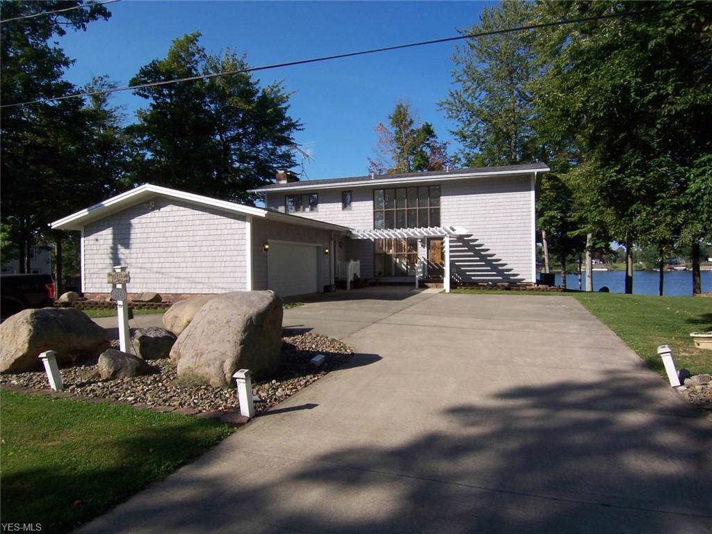 1961 Calabria Lane - Photo 1