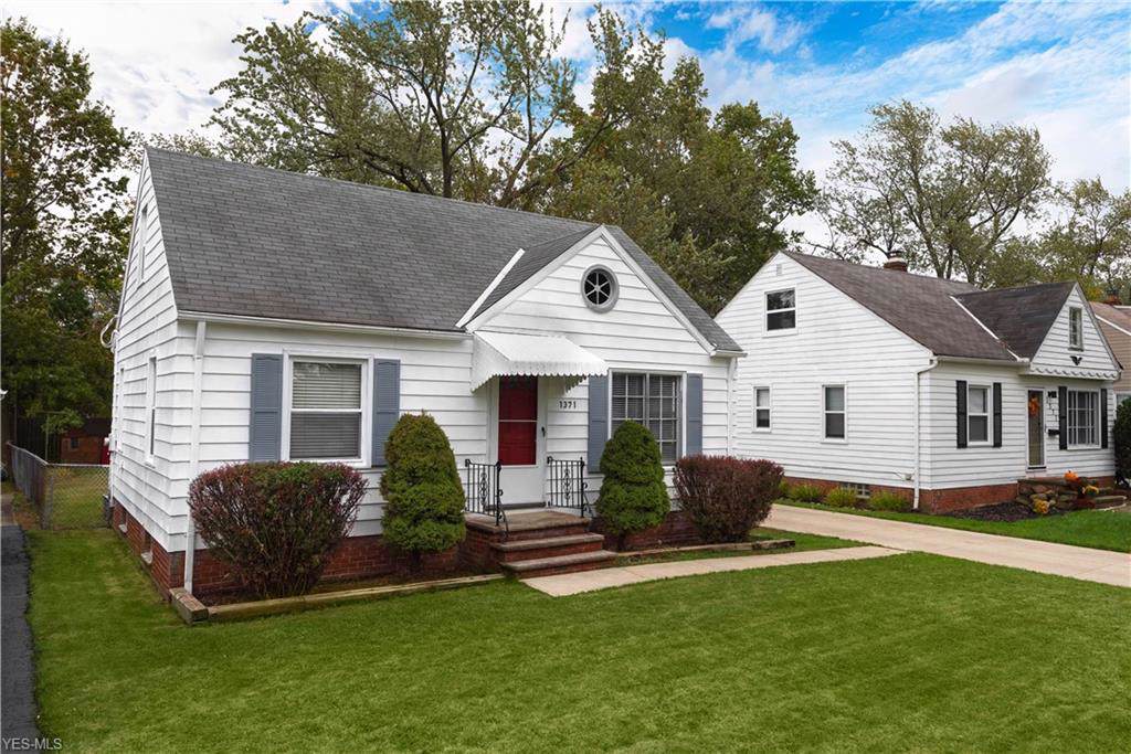 1371 Iroquois Avenue - Photo 1