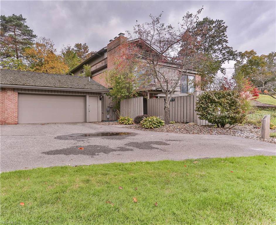 681 Creekside Drive - Photo 1