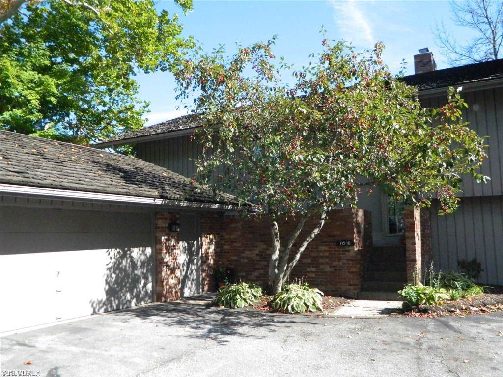 715-10 Claridge Lane - Photo 1