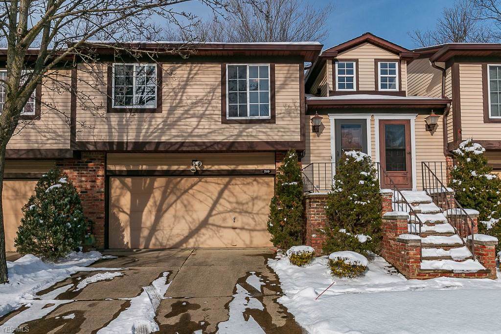 219 Greenbriar Court - Photo 1