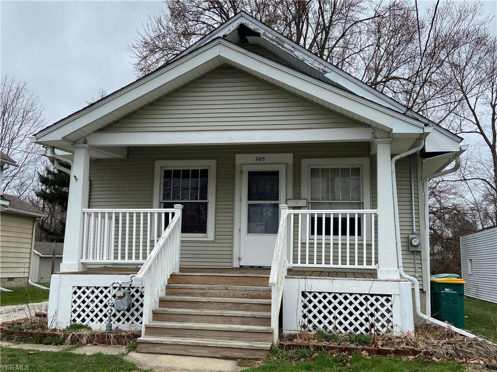 205 Woodlawn Avenue - Photo 1