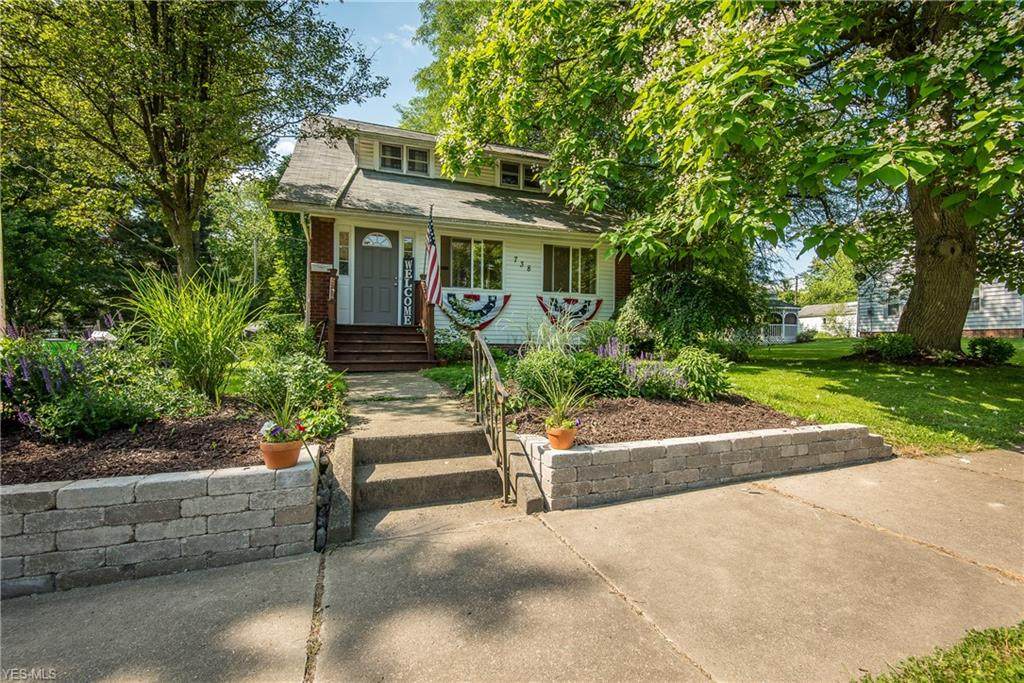 738 Kingsway Street - Photo 1