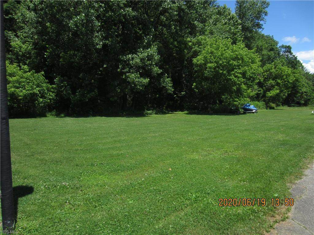 Logan Court - Photo 1