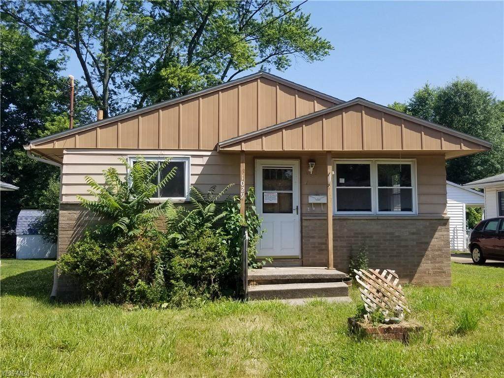 1029 Saxon Avenue - Photo 1