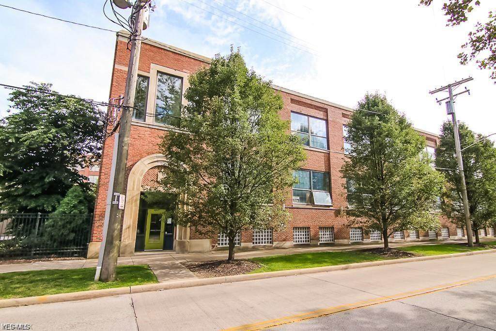 8205 Franklin Boulevard - Photo 1