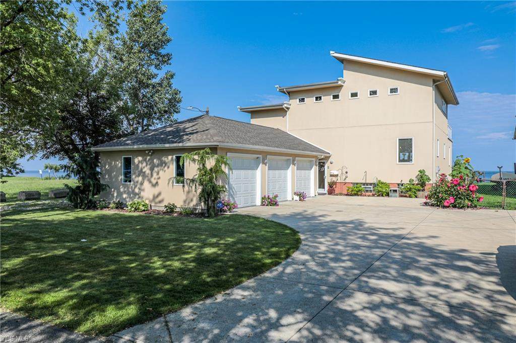 8 Lake Front Walk - Photo 1