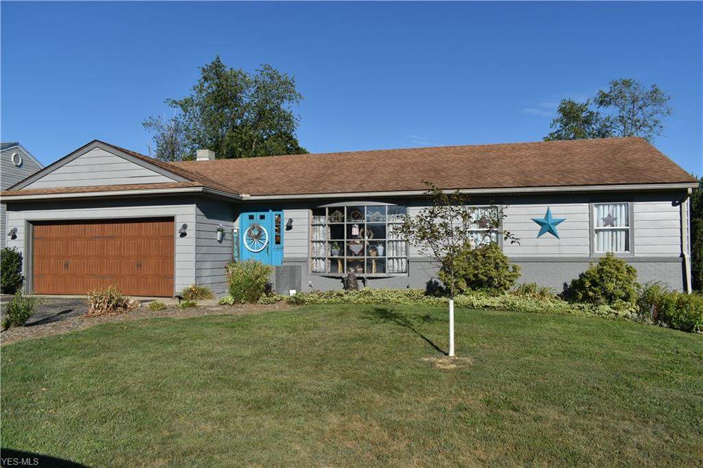 688 Ridgewood Drive - Photo 1