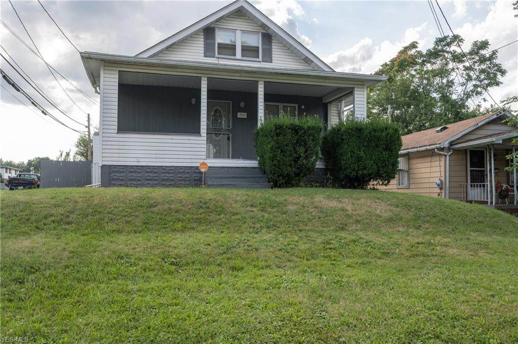 1551 Clarendon - Photo 1