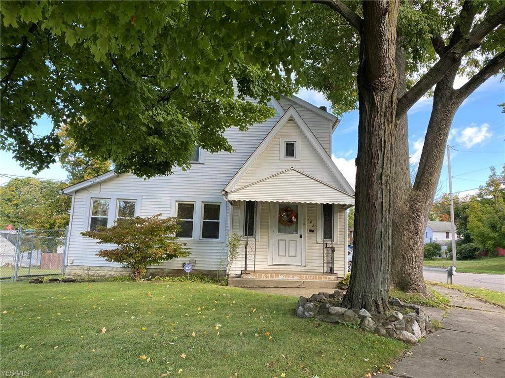 192 Hilton Avenue - Photo 1