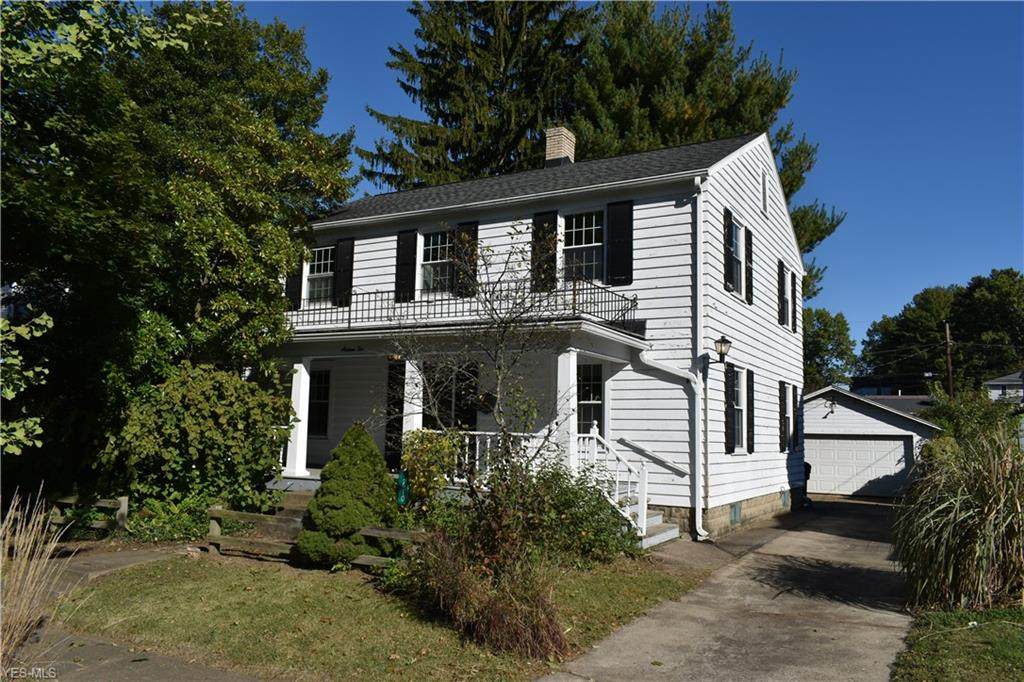 1610 Chestnut Street - Photo 1