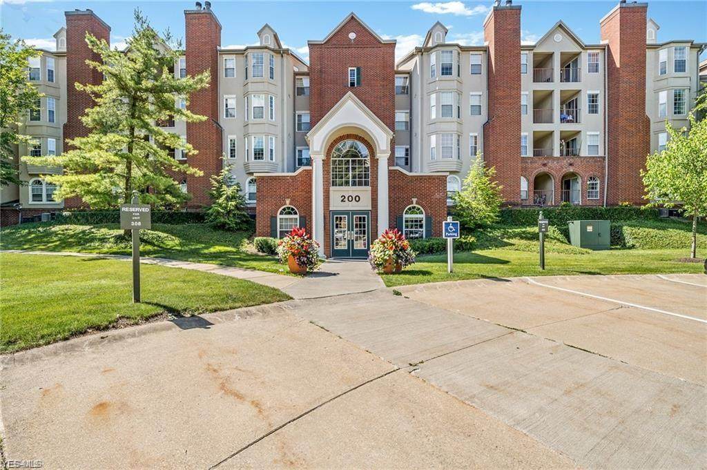 200 Fox Hollow Drive - Photo 1