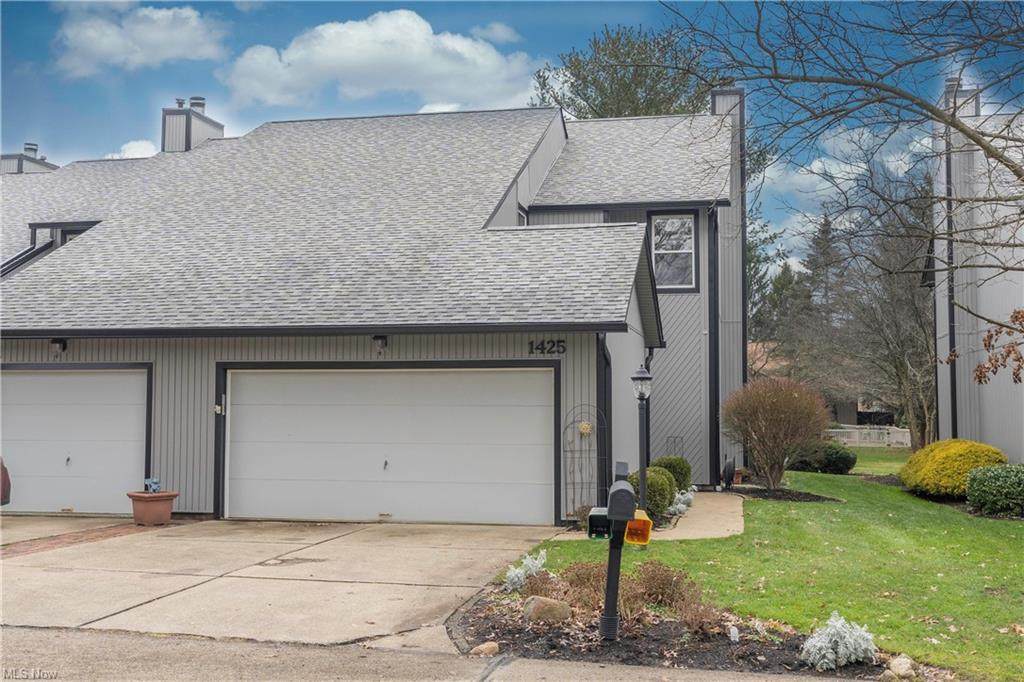 1425 Easthill Square - Photo 1