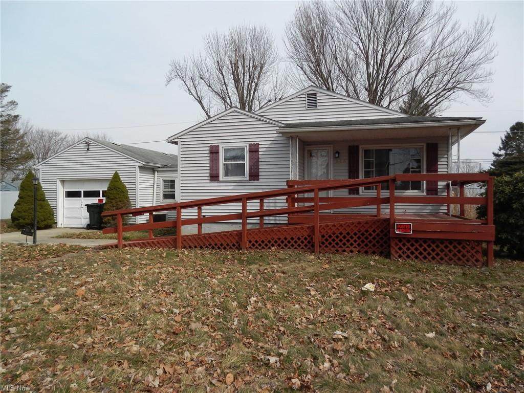 585 Oxford Avenue - Photo 1