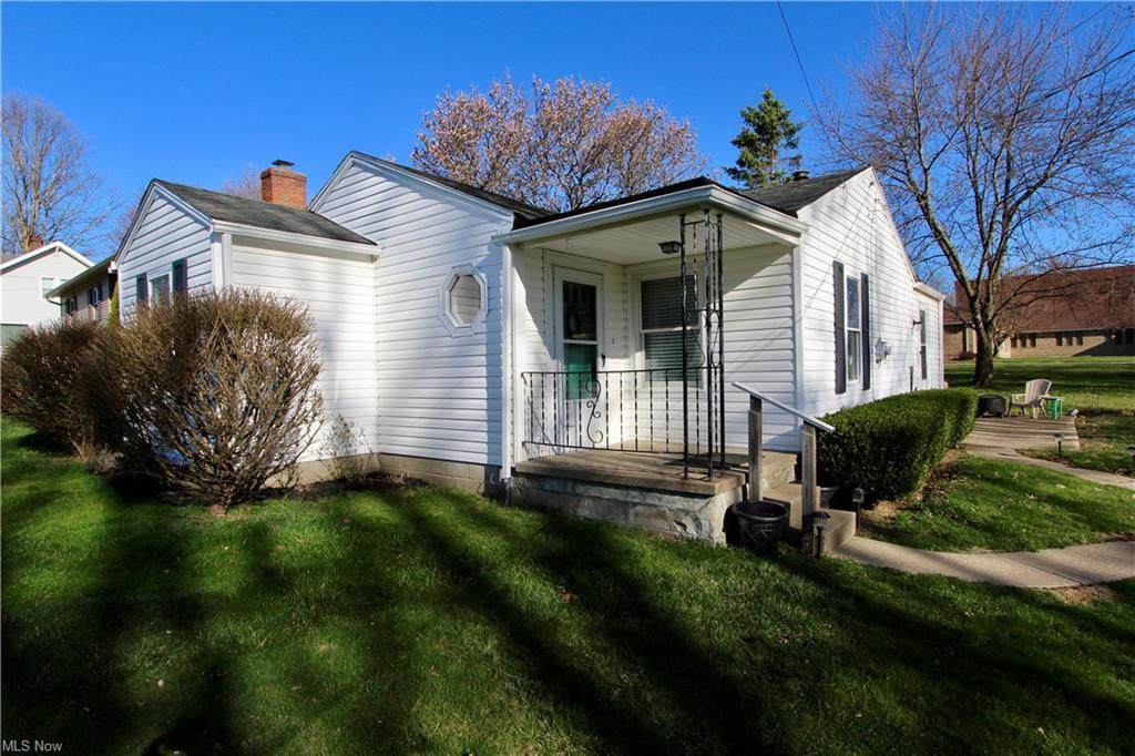 343 Sunset Drive - Photo 1