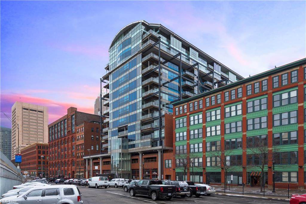 701 Lakeside Avenue - Photo 1