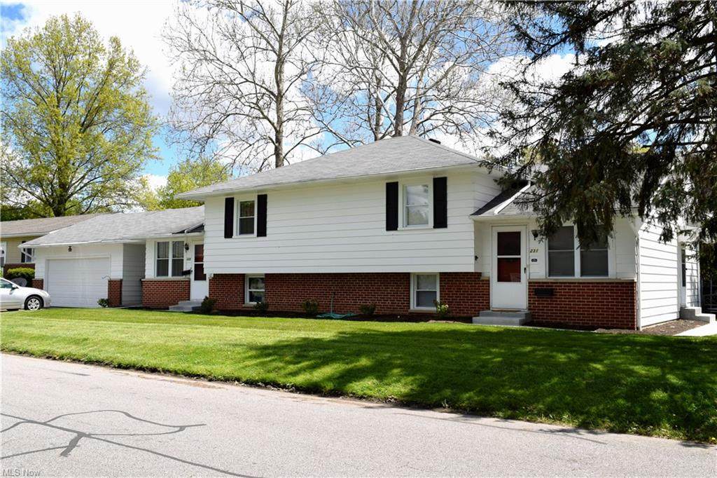 231 Kenwood Avenue - Photo 1
