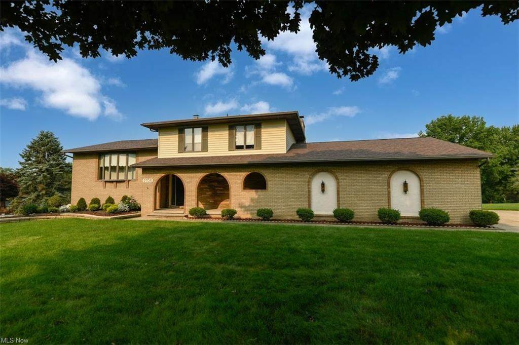 2704 Mayfair Circle - Photo 1