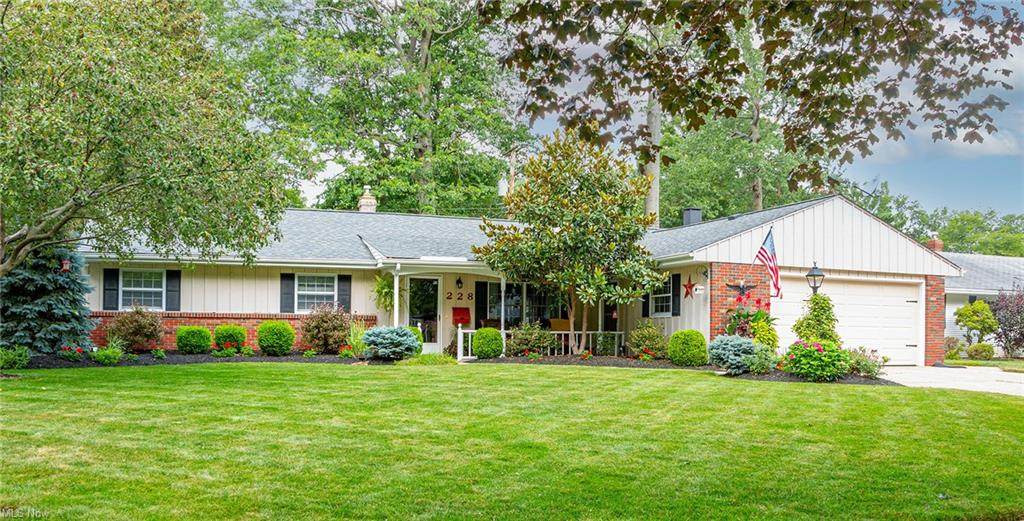 228 Parkwood Avenue - Photo 1