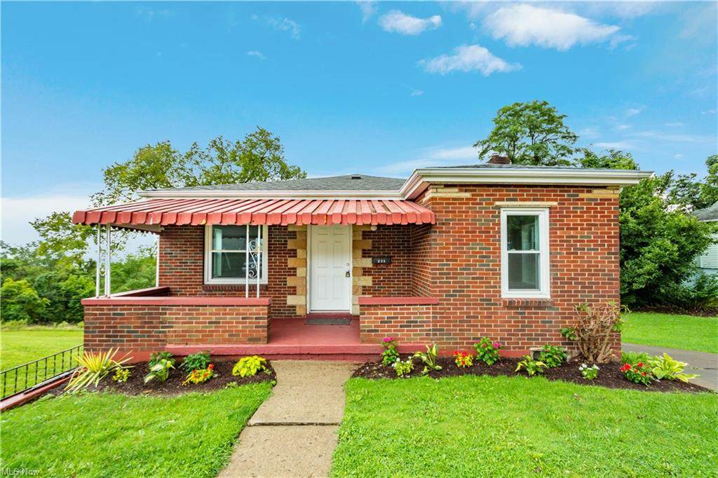 226 Summit Avenue - Photo 1