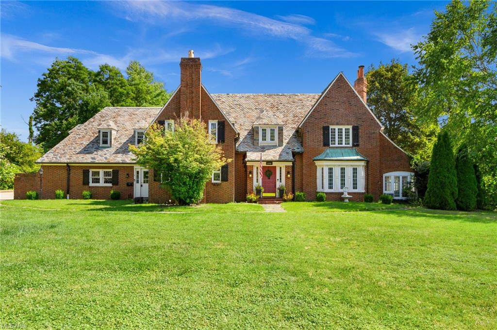 595 Woodhill Road - Photo 1