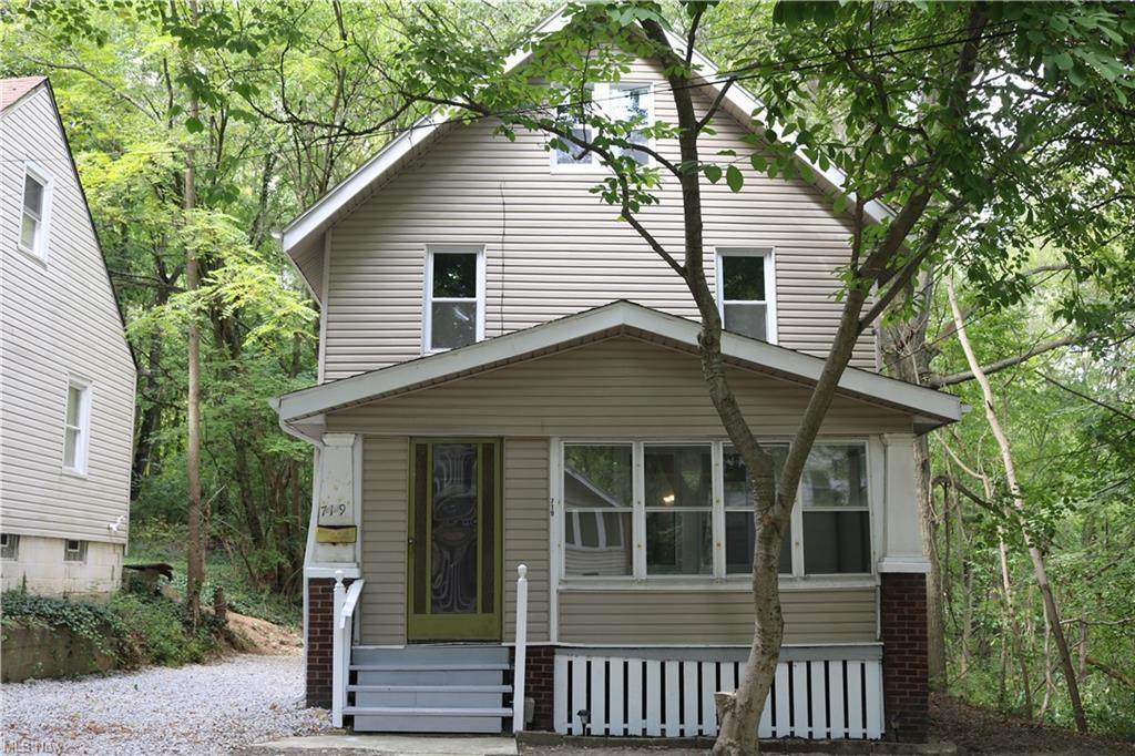 719 Roselle Avenue - Photo 1