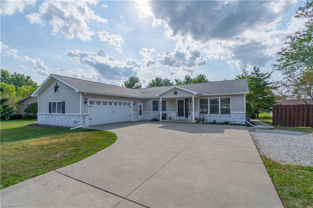 209 Robinson Drive - Photo 1