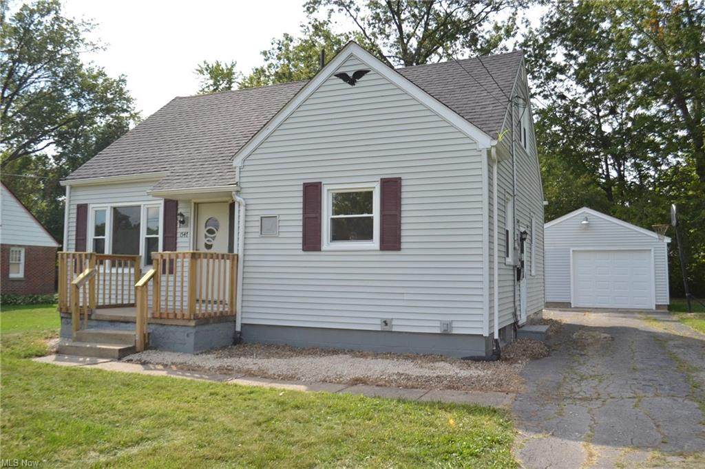 1547 Clemmens Avenue - Photo 1