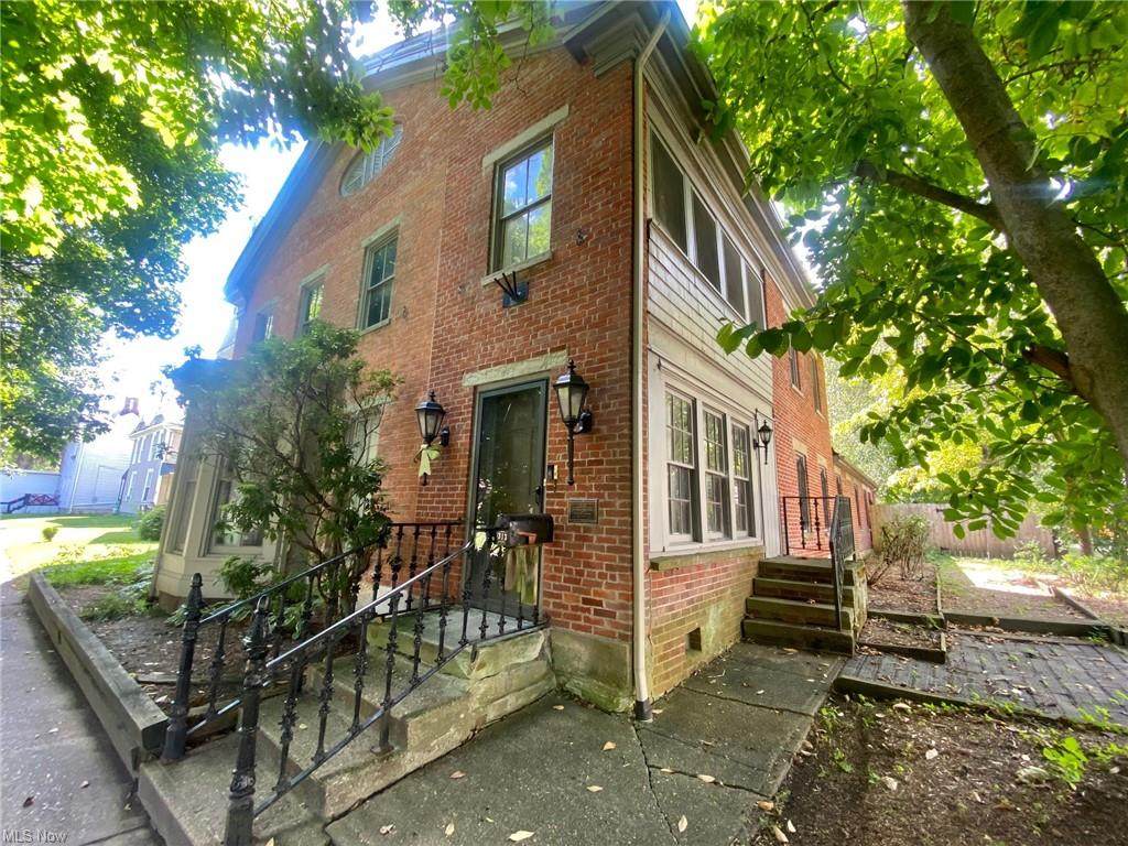 313 Woodlawn Avenue - Photo 1