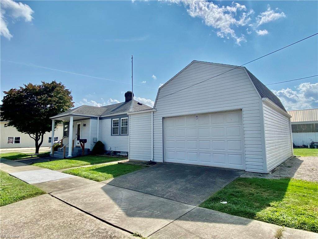 390 39th Street - Photo 1