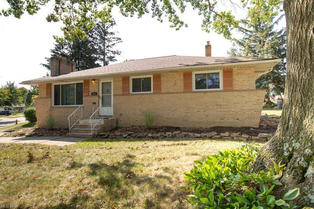 5550 Saxon Drive - Photo 1