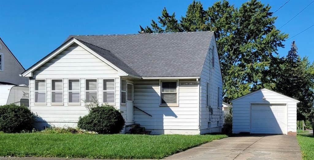 870 Ward Avenue - Photo 1