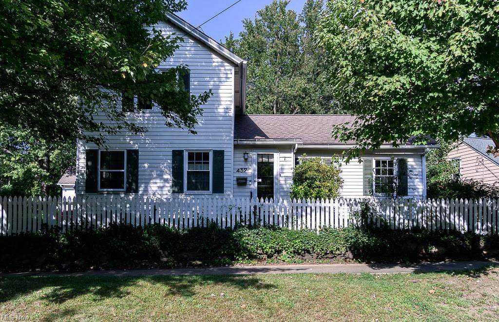 439 Crain Avenue - Photo 1
