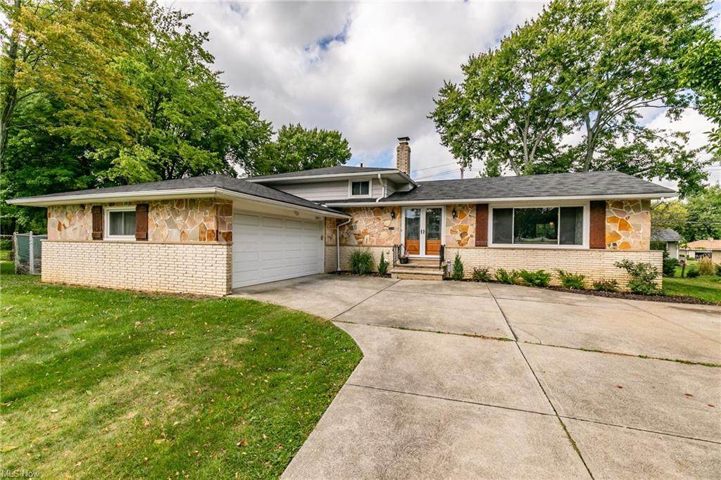 1027 Joy Oval - Photo 1