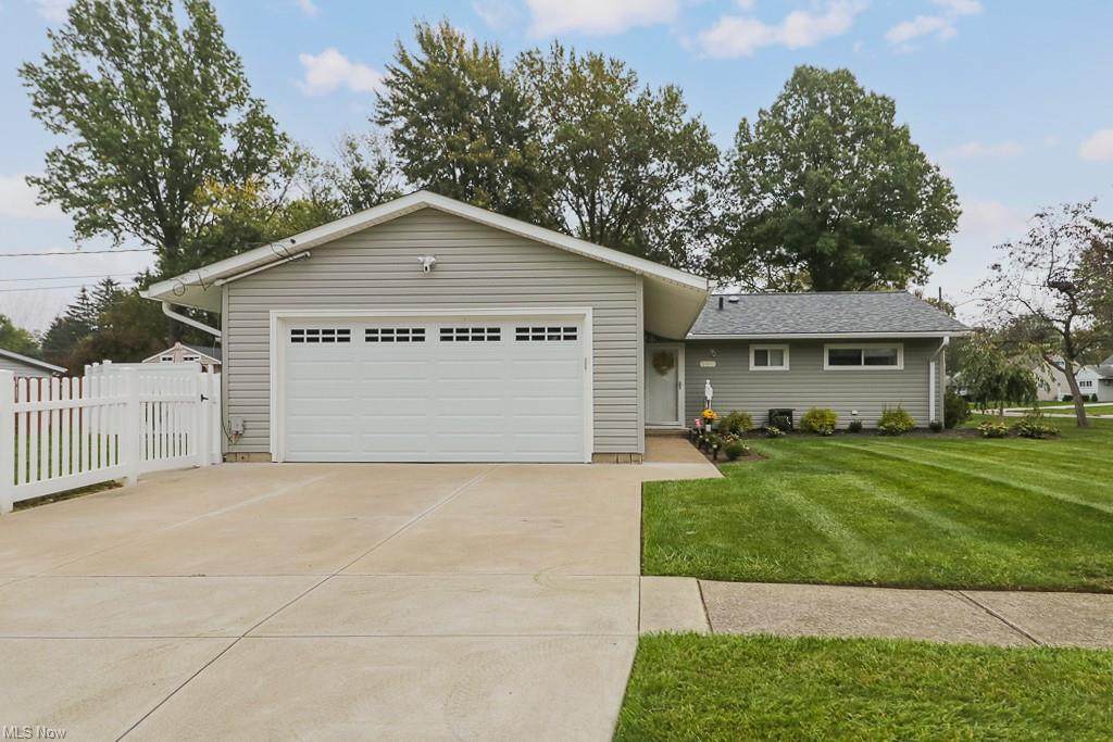 364 Wyleswood Drive - Photo 1