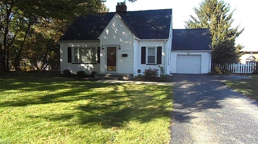 205 Evergreen Drive - Photo 1