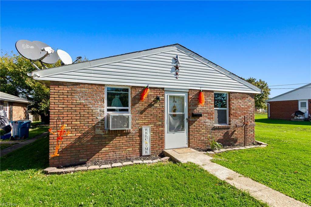 324 Elizabeth Street - Photo 1