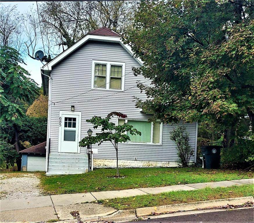 685 Iona Avenue - Photo 1