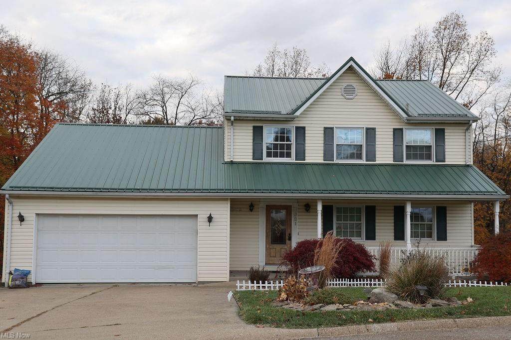 821 Donegal Drive West - Photo 1