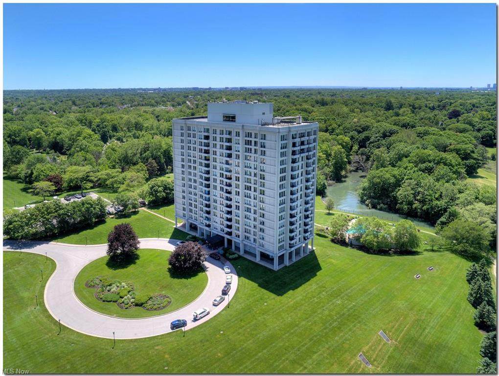 2 Bratenahl Place - Photo 1