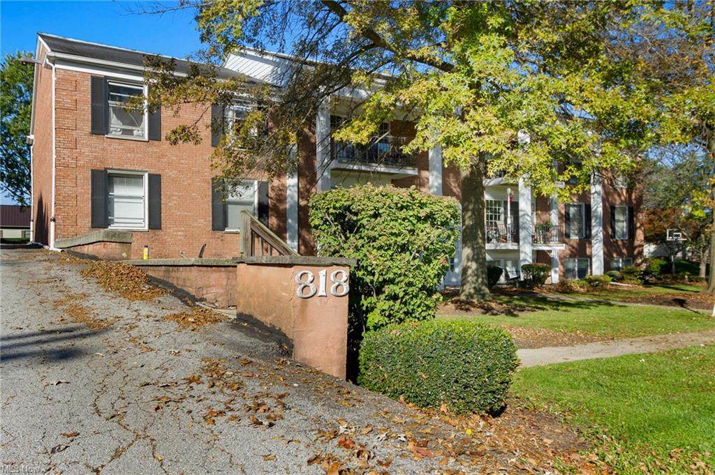 818 Main Street - Photo 1